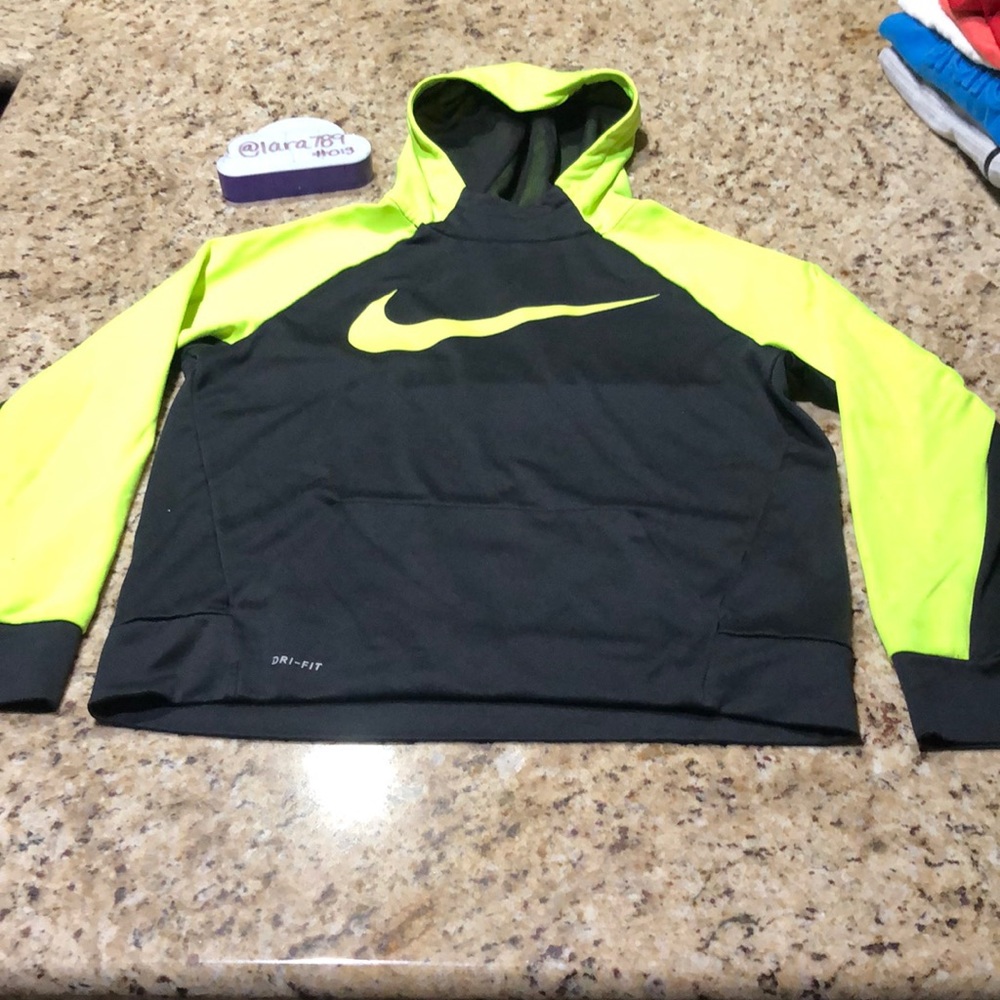 Boys Nike Hoodie **Has pilling & stains**